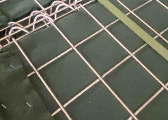 Barreiras de areia galvanizadas itares de imersão a quente Sistema de malha de arame espiral com tecido geotêxtil