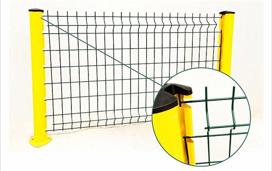 Painéis de vedação de segurança de malha de rolos revestidos com PVC concebidos para proteção segura e suave de áreas residenciais, comerciais e municipais